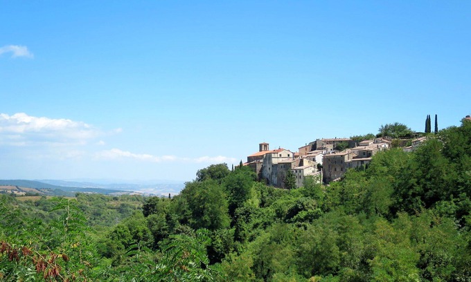 Scansano House | Beautiful apartment in villa for 3 people with WIFI, patio, pets allowed and panoramic view
