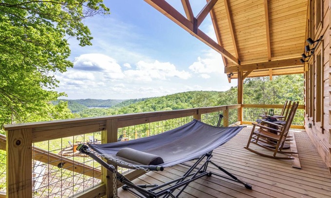 Smithville Cabin | Beautiful Cabin Overlooking Center Hill Lake