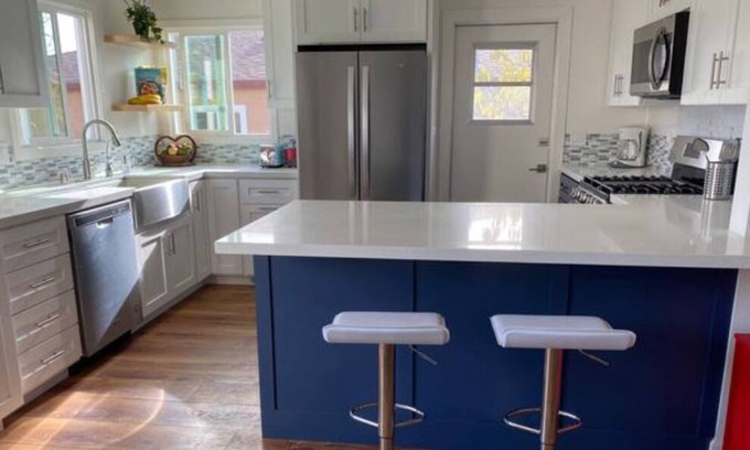 La Jolla Mesa House | Beautiful Cozy Family Retreat; Walk to Beach; Air Con; Ping Pong; XBox