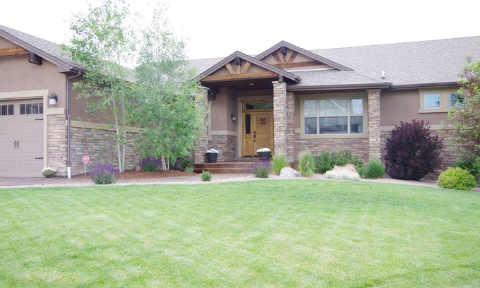 Monument House | Beautiful custom home minutes from Colorado Springs, the USAFA, and Denver.
