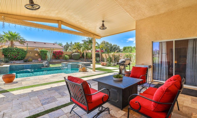 Desert Hot Springs House | Beautiful Desert Retreat-Bright and Spacious with private pool and Jacuzzi.