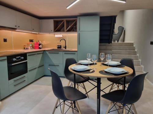 Letnany Apartment | Beautiful Duplex 20 min from center