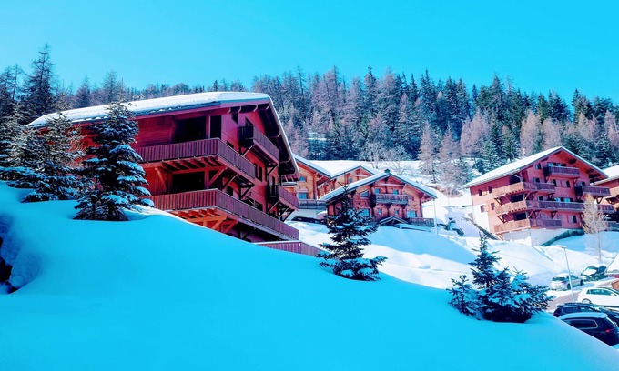 La Roche Apartment | Beautiful spacious apartment, sleeping 8 in beds, free wifi and stunning views