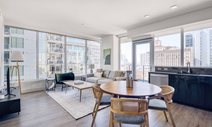 Civic Core Apartment | Beautiful Gaslamp 2BR w/Gym, Sauna & W/D, nr shops, by Blueground