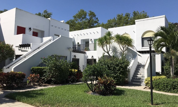 Central Naples Condo | Beautiful gated condo 10 minutes from the Beach