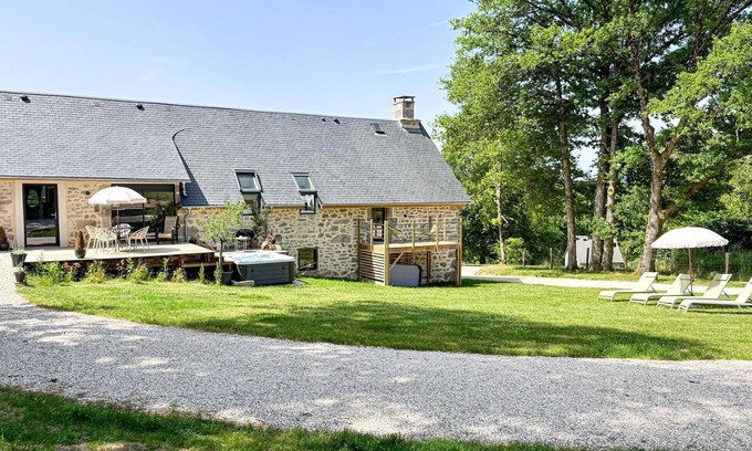 Alleyrat House | Beautiful home in Alleyrat with WiFi