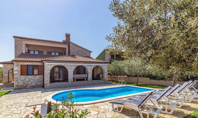 Galizana House | Beautiful home in Galizana with WiFi