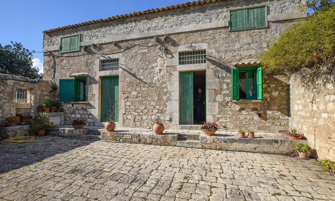 Rosolini House | Beautiful home in Rosolini with WiFi