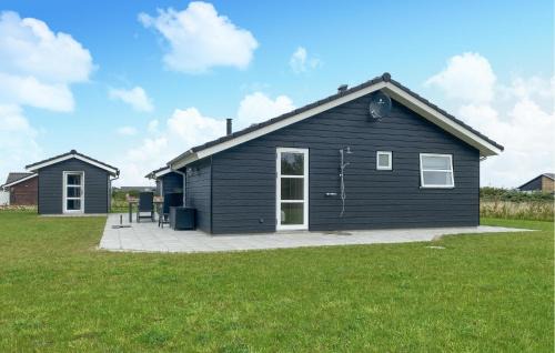 Skaven Strand House | Beautiful Home In Tarm With Wifi