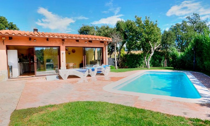 Can Carbonell House | Beautiful house for 14 people with 7 bedrooms and private pool.