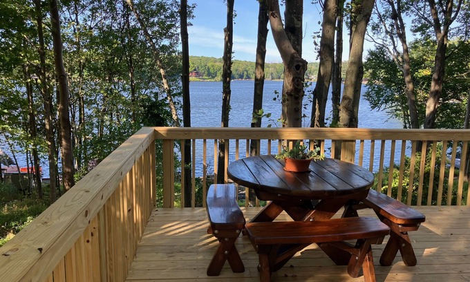 Hamlin House | Beautiful Lakefront Home in The Hideout: Private Dock and Swimming Area