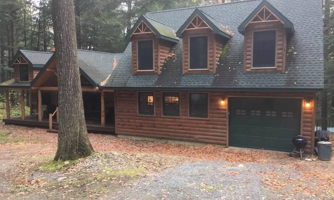 Lake Luzerne Cabin | Beautiful Large Log Cabin in the Southern Adirondacks