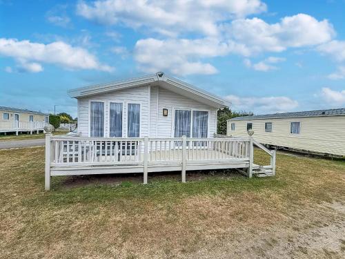 Hopton Cabin | Beautiful Lodge With Decking In Norfolk, At Breydon Water Park Ref 10045B