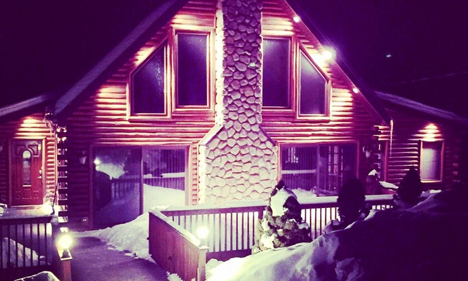 Lake Ariel Cabin | Beautiful Log Cabin in The Hideout