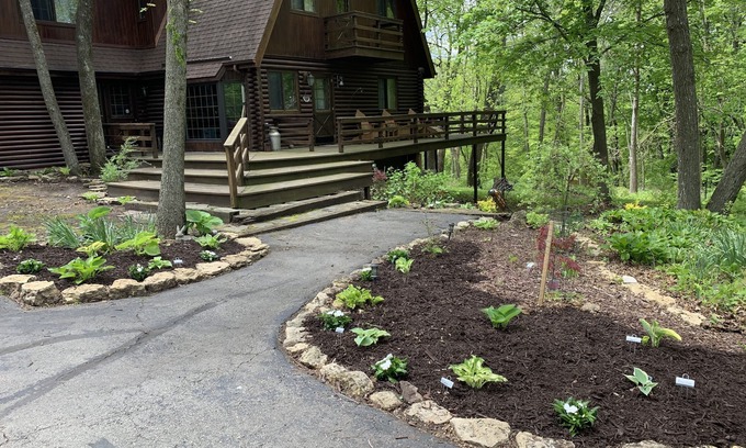 The Galena Territory Cabin | Beautiful Log Cabin with Fireplace, Fire Pit, Hot Tub & Wifi