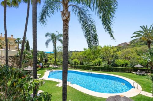 Benahavis Apartment | Beautiful Los Arqueros apartment with sea views RDR492