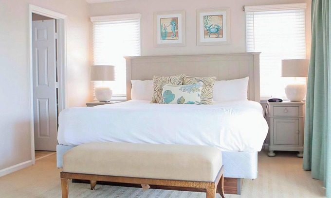 Marathon Hotel | Beautiful Pool Access and In-Room Kitchen Make this the Perfect Island Getaway!