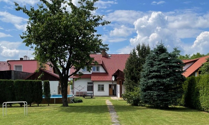 Sudomerice u Bechyne House | Beautiful private villa for 11 guests with WIFI, TV, patio and pets allowed