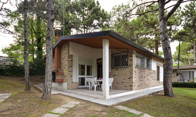 Lignano Pineta House | Beautiful private villa for 8 guests with A/C, TV, terrace, pets allowed and parking