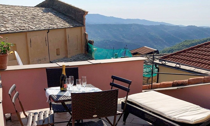 Valloria House | Beautiful private villa for 6 guests with WIFI, TV, terrace, pets allowed and panoramic view