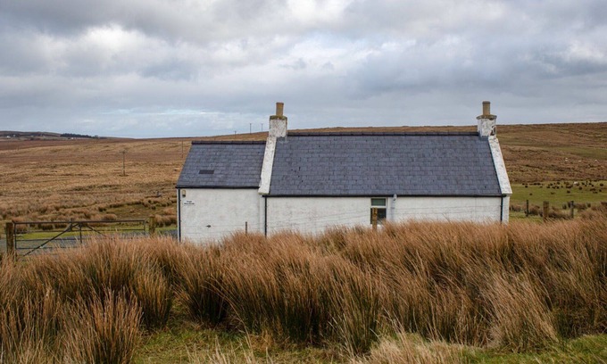 Staffin House | Beautiful private villa for 2 people with WIFI and TV