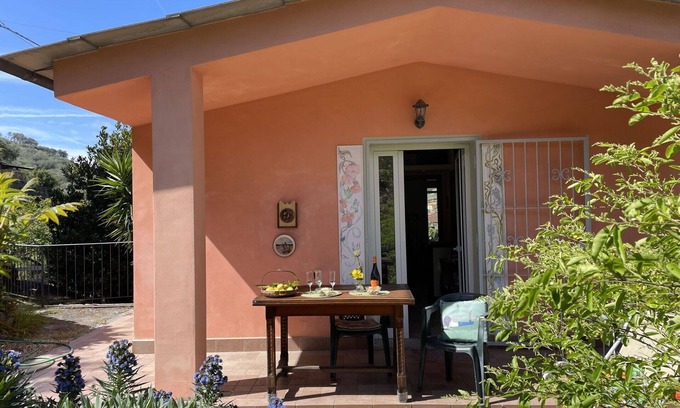 Costa dʼOneglia House | Beautiful private villa for 4 guests with A/C, WIFI, TV, patio and pets allowed