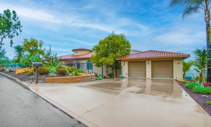 Kit Carson House | Beautiful property overlooking vineyards and golf course. Lots of amenities!