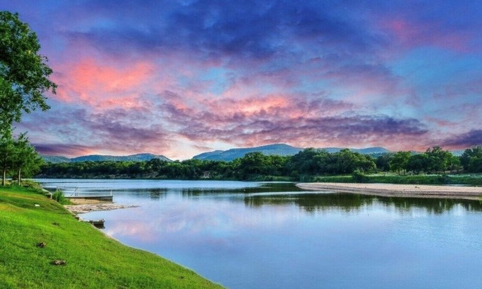 Kingsland House | Beautiful Quiet Getaway on Llano River w/Lake LBJ Access
