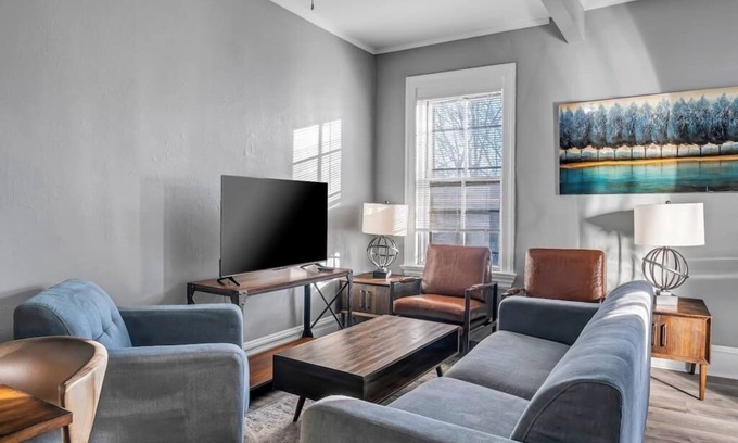 Shaw Hotel | Beautiful, Rehabbed Unit in Shaw Community 4228a