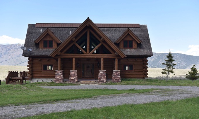 Island Park Cabin | BEAUTIFUL, SLEEPS 20