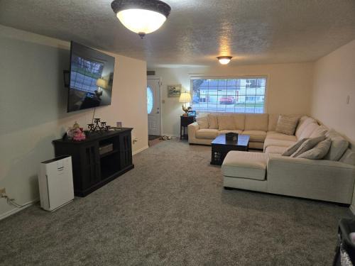 Emmett House | Beautiful spacious home in the heart of emmett