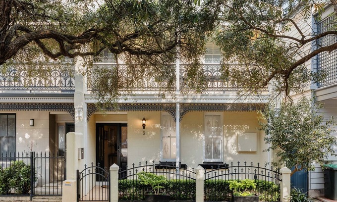 Cooks Hill House | Beautiful Terrace Home with Courtyard