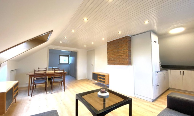 Haunstetten-Sud Apartment | Beautiful top floor apartment with loft character