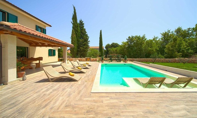 Dobrinj Villa | Beautiful Villa Green Pearl with heated pool