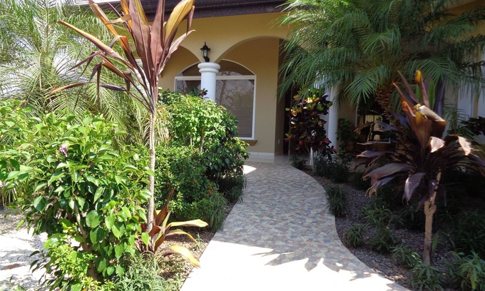 Coco Villa | Beautiful Villa in Playa Del Coco Guanacaste - Sleeps 4