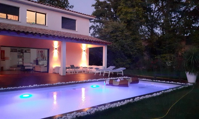 Sommieres Villa | BEAUTIFUL VILLA, QUIET, SWIMMING POOL, sleeps 10/12.