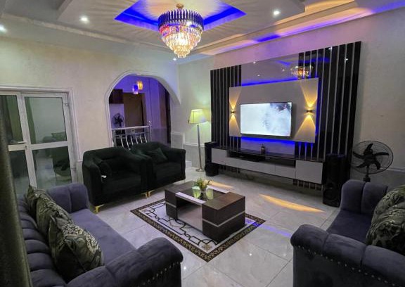 Ibadan Apartment | Beautifully furnished 4 bedroom flat at Oluyole