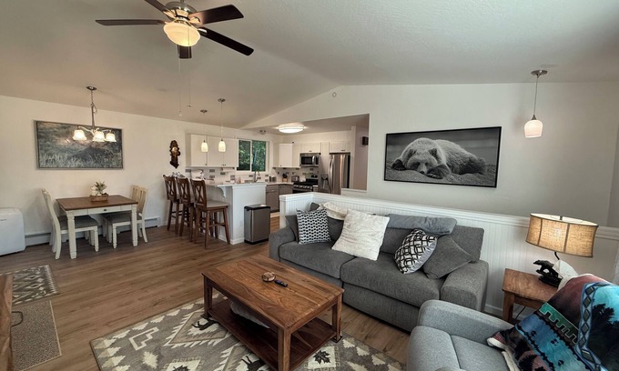 Wasilla House | Beautifully Renovated Family Haven - Spacious, Stylish & Ready to Welcome You!