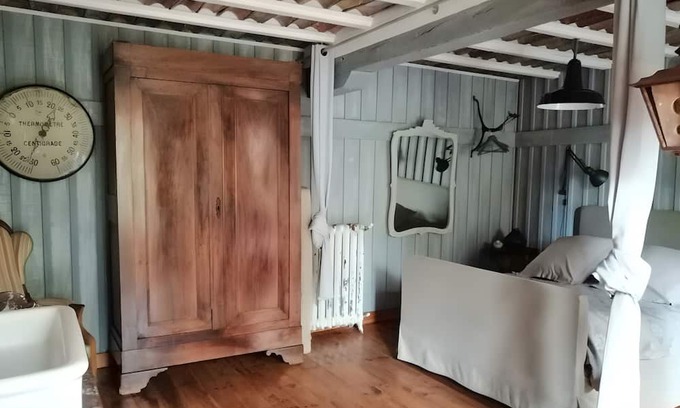 Noaillan Bed & Breakfast | Bed and Breakfast 'L'orée De Lansot - Chambre Romance' with Shared Terrace, Shared Garden and Wi-Fi