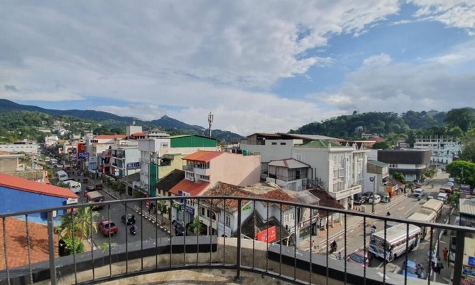 Kandy Hotel | Bed Station 210