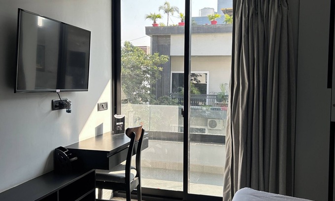 Sushant Lok Apartment | BedChambers Serviced Apartment, Golf Course, Gurgaon