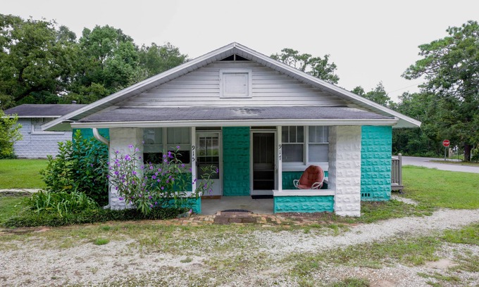 East Pensacola Heights House | Bee Our Guest: EPH, Close to Downtown and Beach!