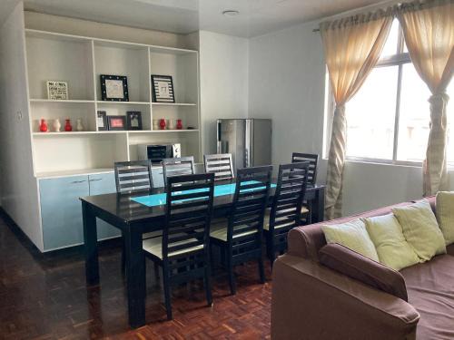 Luzon House | Belgian Home Near Mansion House 12 pax