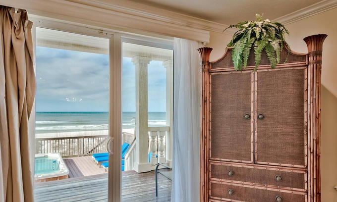 Silver Sands Beach Villa | Bella Casa - 5 Bdrm on the Beach & Private Plunge Pool!