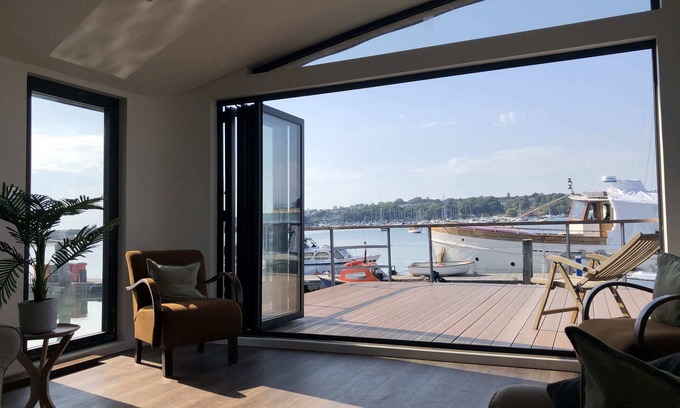 Ryde Boat Rental | Bembridge Houseboat "Eleuthera"