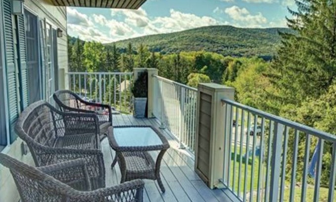 Hancock Resort | Bentley Brook 1-BR Mountainside resort sleeps 8