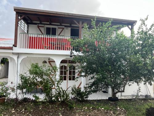 Le Moule House | Bercé Par Le COCOTIER Meublé 2 chambres