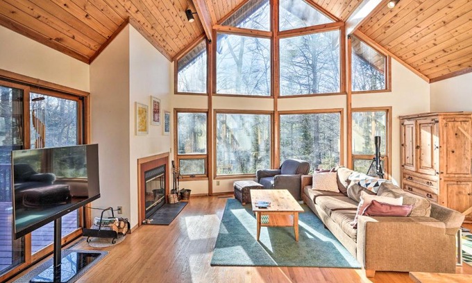 Otis House | Berkshires Cabin 2 Mi to Appalachian Trail!