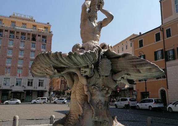 Rione III Colonna Apartment | Bernini apartment