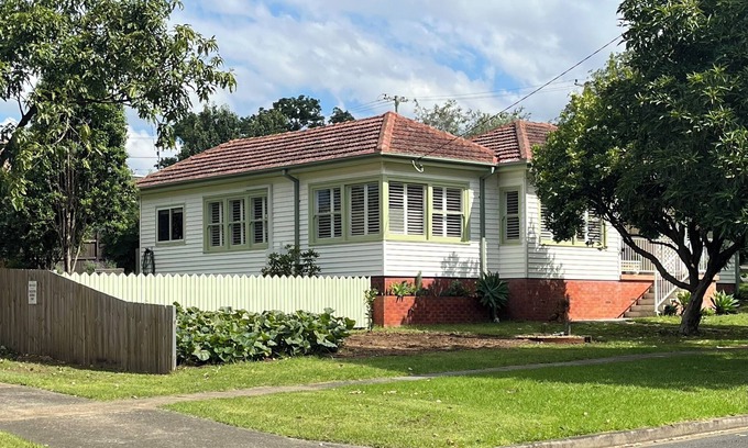 Berry House | Berry FiftyFour - Full house, pet friendly garden, close to everything in Berry!